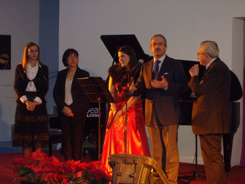 Tributo delle autorit� alla Soprano anna Corvino.jpg